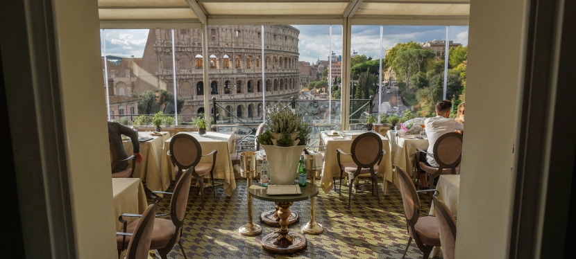 Lugar perfeito para um pedido de casamento… Ou apenas para fazer uma refeição com a vista mais bonita de Roma.